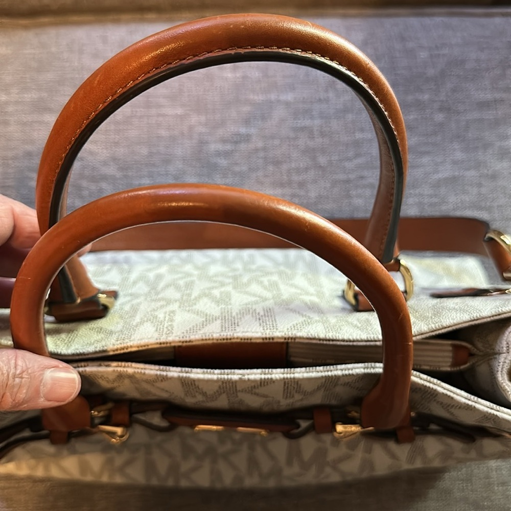 Michael Kors Hamilton tote, like new condition - Picture 5 of 12